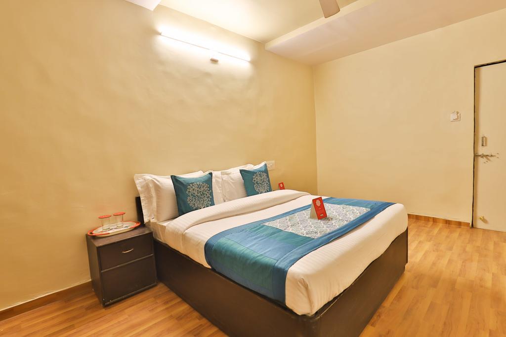 Oyo 11427 Hotel Kalyan Amhedabad Dış mekan fotoğraf