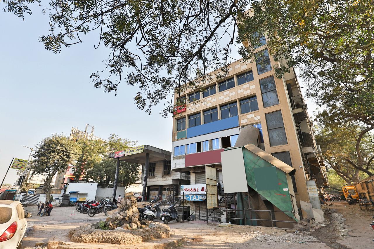 Oyo 11427 Hotel Kalyan Amhedabad Dış mekan fotoğraf